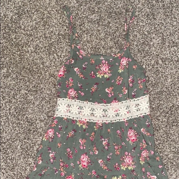 dress - Picture 1 of 2